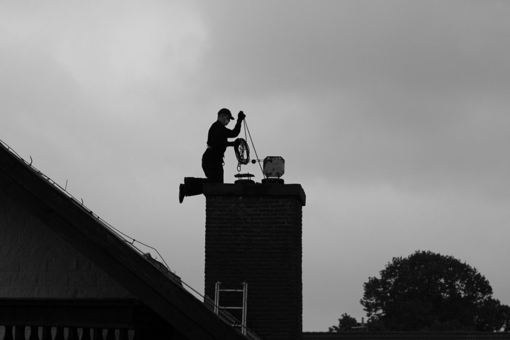 Tareas del deshollinador de chimeneas - Limpiar Chimenea